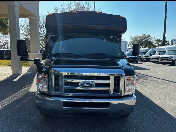 2018 Champion Challenger Ford E-450  Shuttle Bus