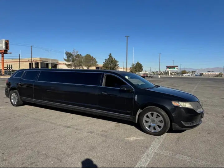2014 Lincoln MKT Limousine