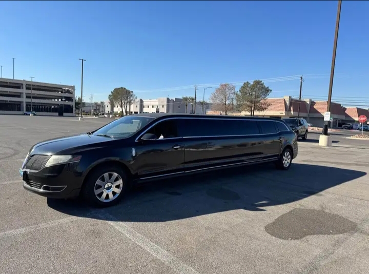 2014 Lincoln MKT Limousine