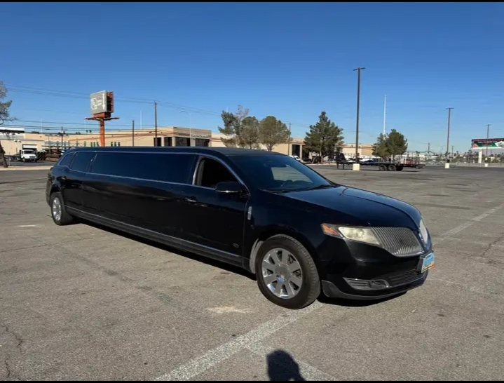 2014 Lincoln MKT Limousine