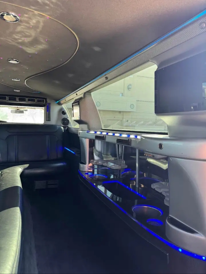 2014 Lincoln MKT Limousine