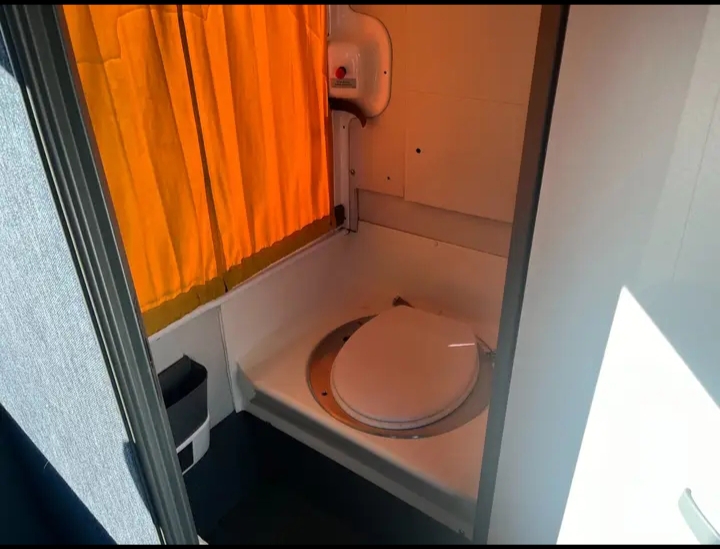 2006 Vanhool C2045 Motorcoach