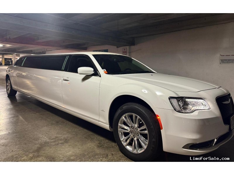 2017 Chrysler 300 Limousine