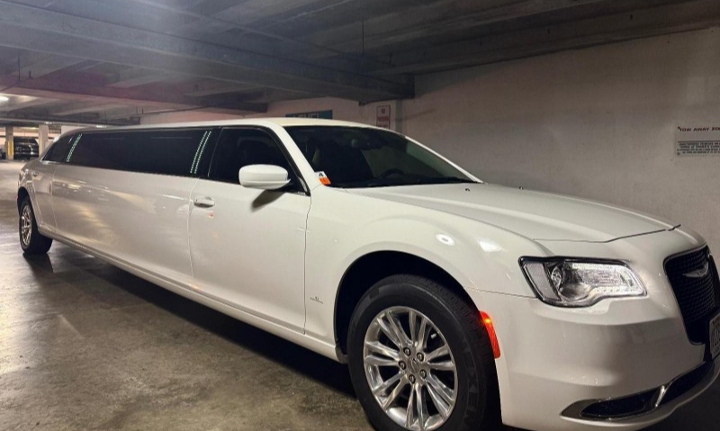 2017 Chrysler 300 Limousine