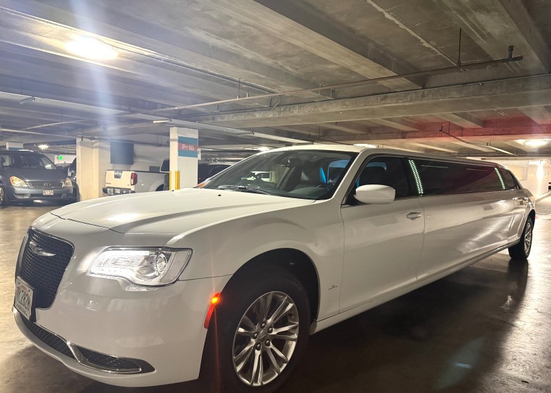 2017 Chrysler 300 Limousine