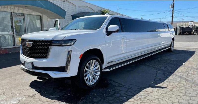 2023 Cadillac Escalade ESV Limousine