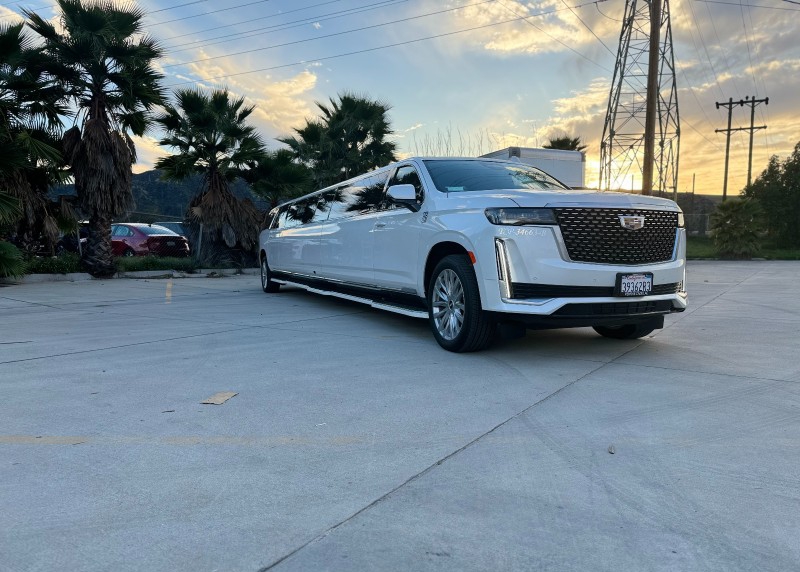 2023 Cadillac Escalade ESV Limousine