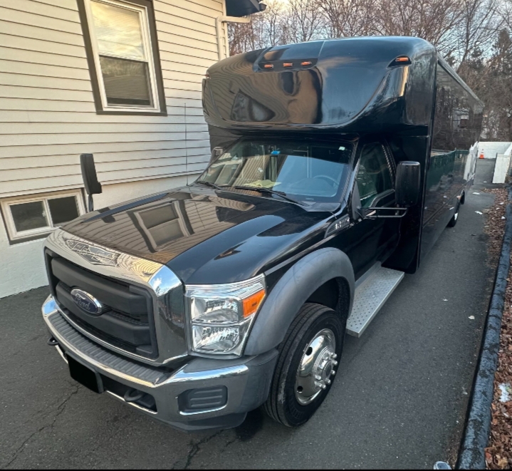 2015 Ford F-550 Limo Bus