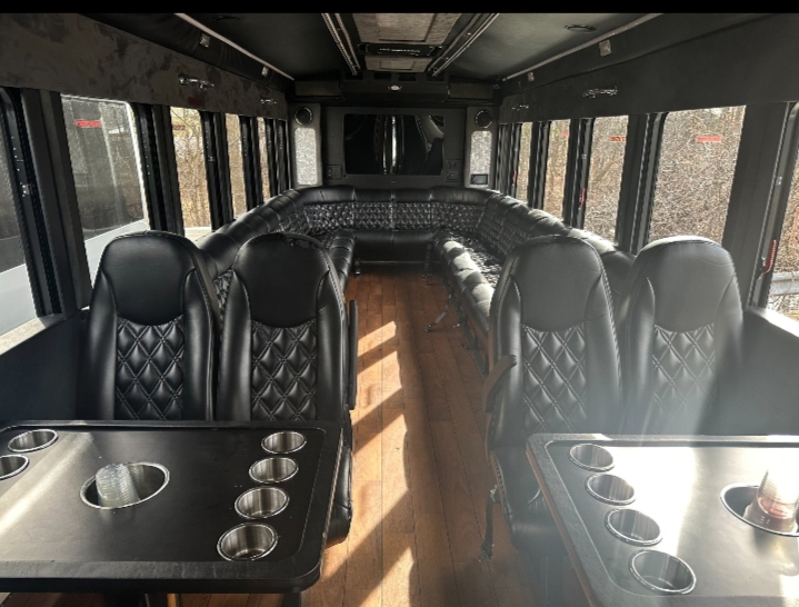 2015 Ford F-550 Limo Bus