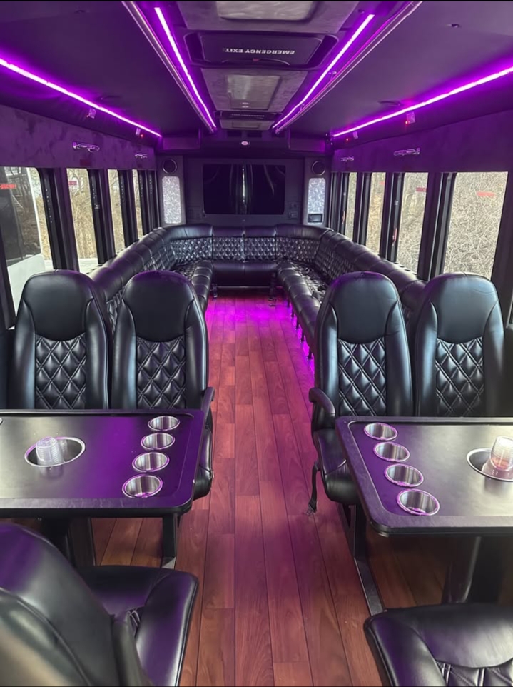 2015 Ford F-550 Limo Bus