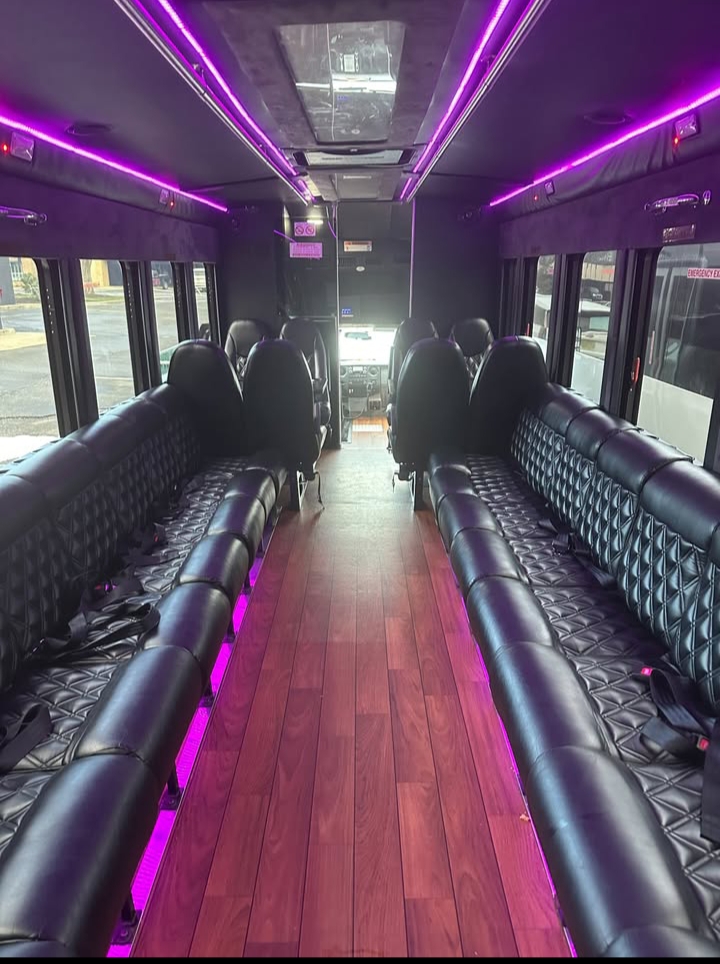 2015 Ford F-550 Limo Bus