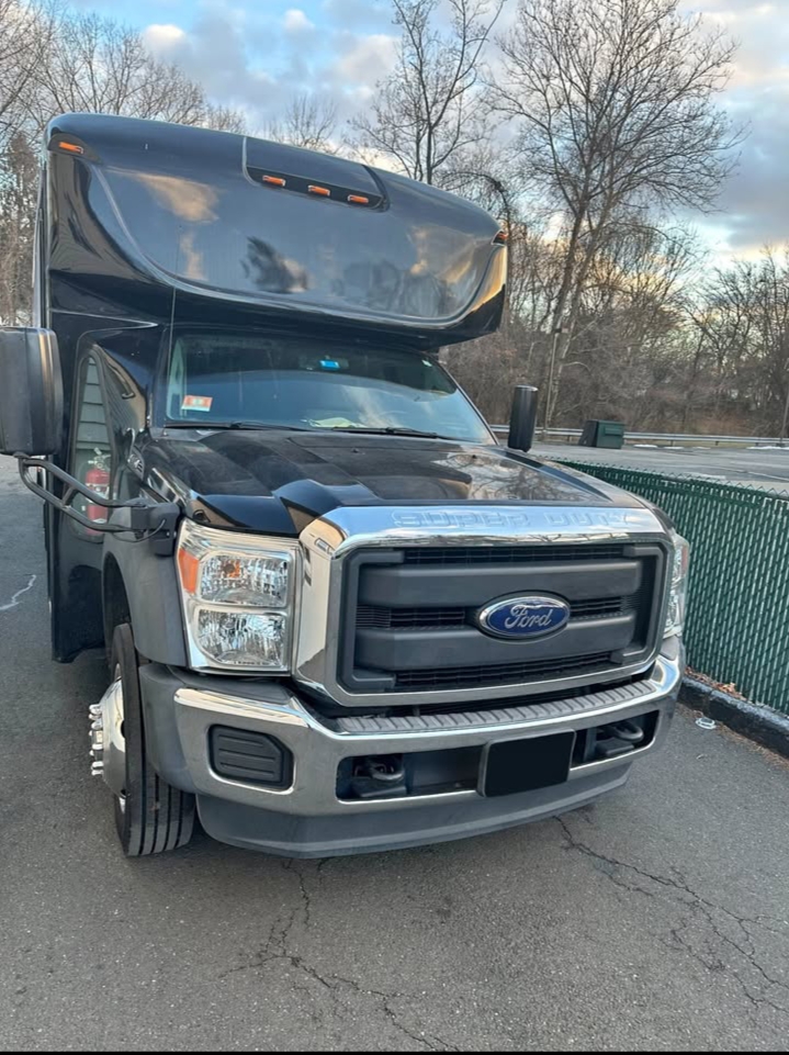 2015 Ford F-550 Limo Bus