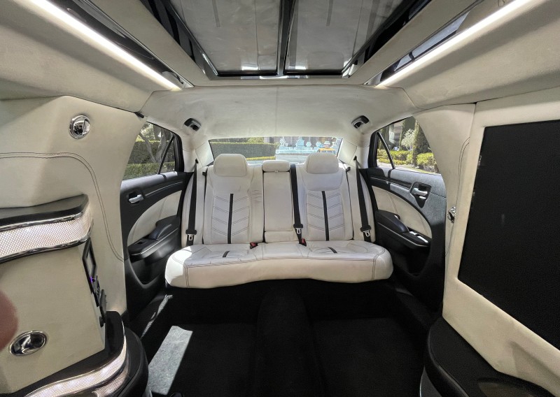 2018 Chrysler 300 Limousine