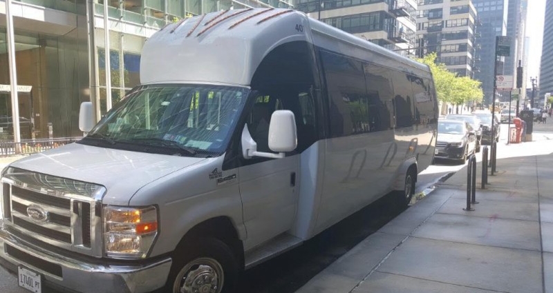 2016 Ford E-450 Shuttle Bus