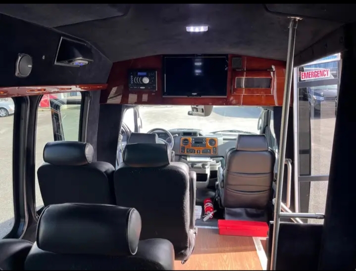 2015 Ford E-350 Shuttle Bus