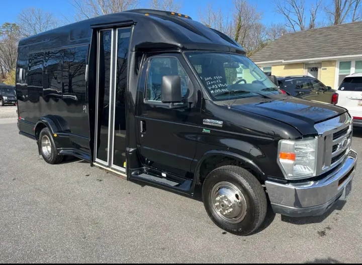 2015 Ford E-350 Shuttle Bus