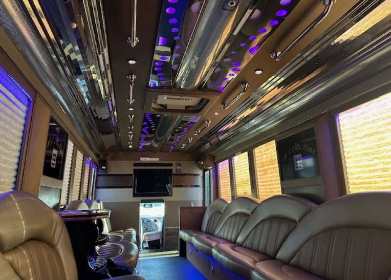 2014 Ford F-550 Limo Bus