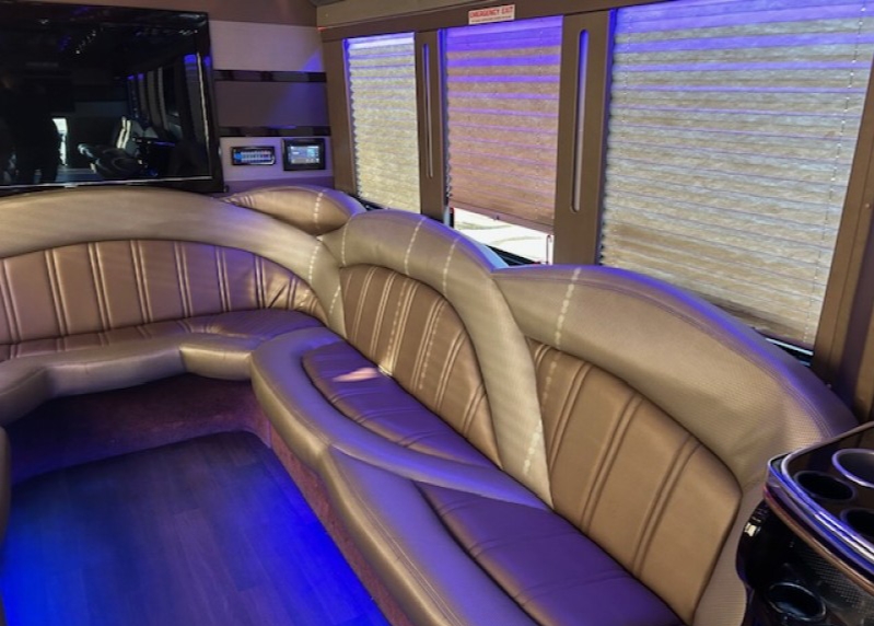 2014 Ford F-550 Limo Bus