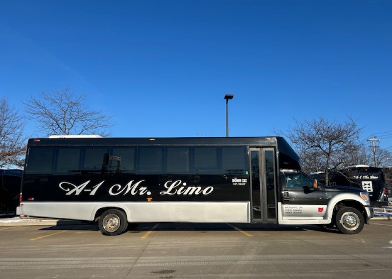 2014 Ford F-550 Limo Bus