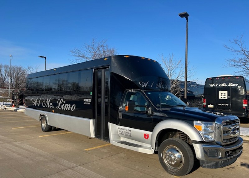 2014 Ford F-550 Limo Bus