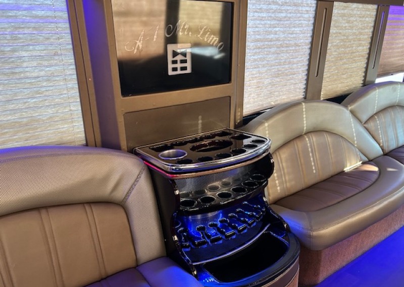 2014 Ford F-550 Limo Bus