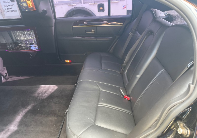 2011 Lincoln Town Car L Limousine