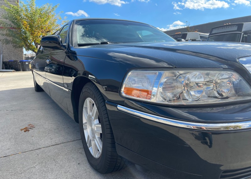 2011 Lincoln Town Car L Limousine