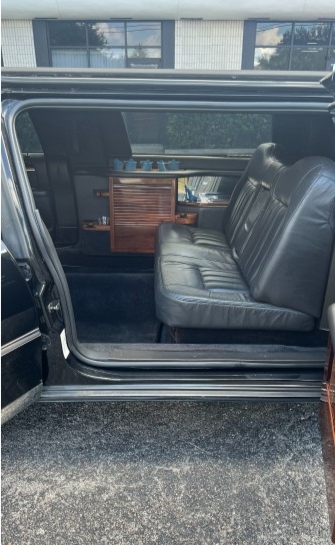 2006 Lincoln Town Car Limousine