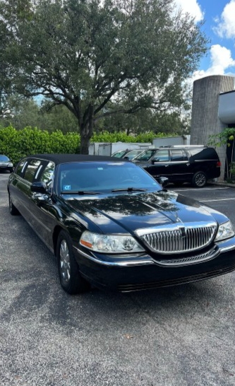2006 Lincoln Town Car Limousine
