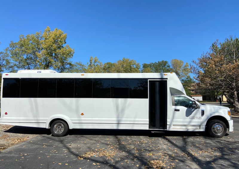 2017 Ford F-550 Limo Bus
