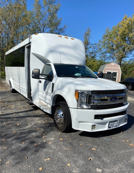 2017 Ford F-550 Limo Bus