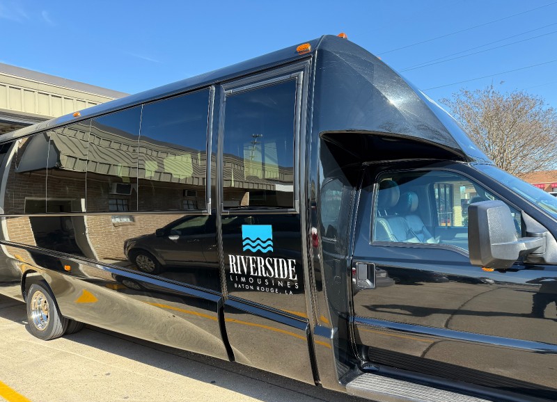 2015 Ford F-550 Shuttle Bus
