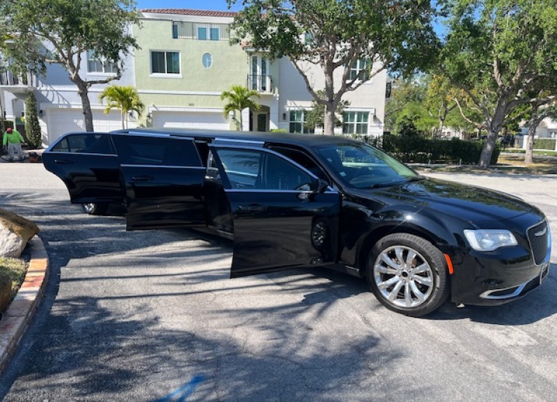 2017 Chrysler 300 Limousine