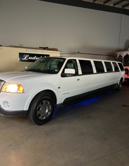 2004 Lincoln Navigator L Limousine