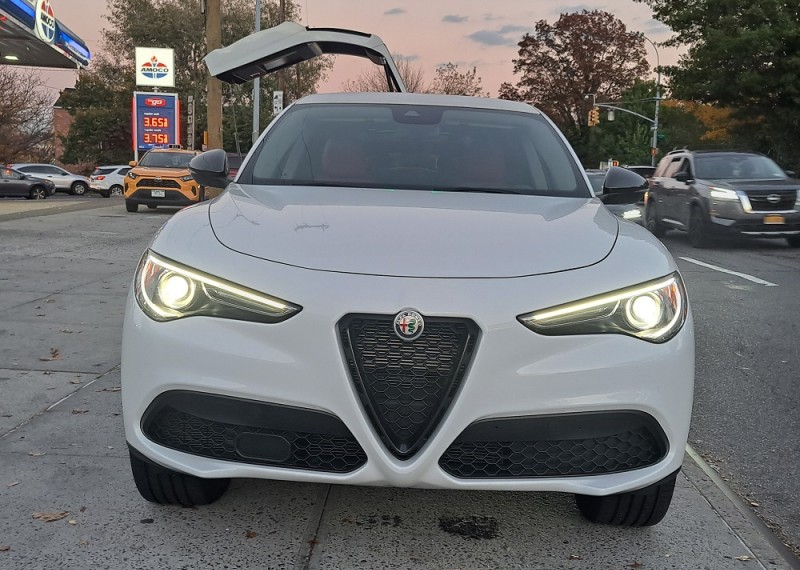 2020 Alfa Romeo Stelvio Limousine