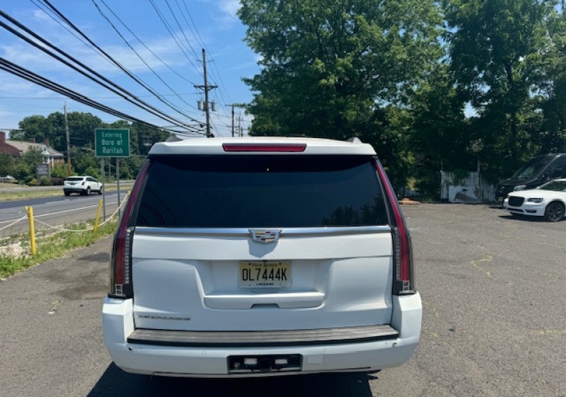 2917 Cadillac Escalade ESV Limousine