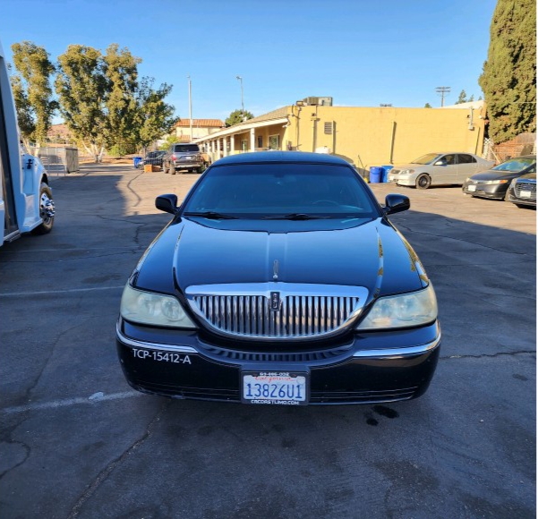 2007 Lincoln Town Car Limousine