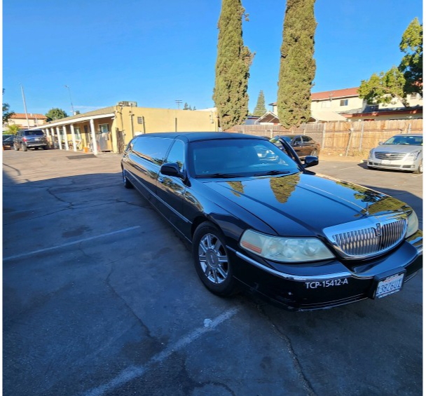 2007 Lincoln Town Car Limousine