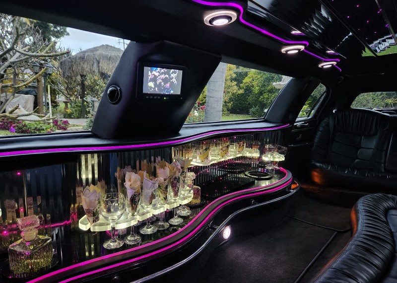 2005 Lincoln Town Car Limousine