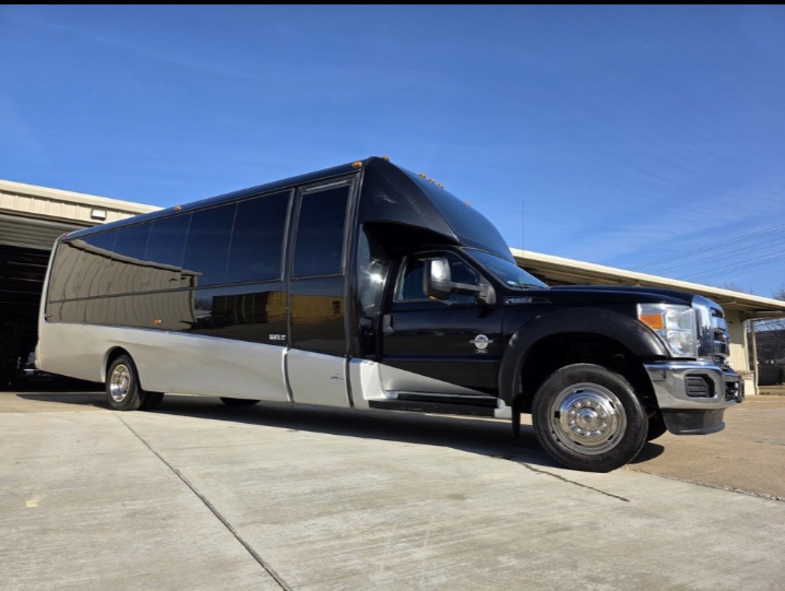 2015 Ford F-550 Limo Bus