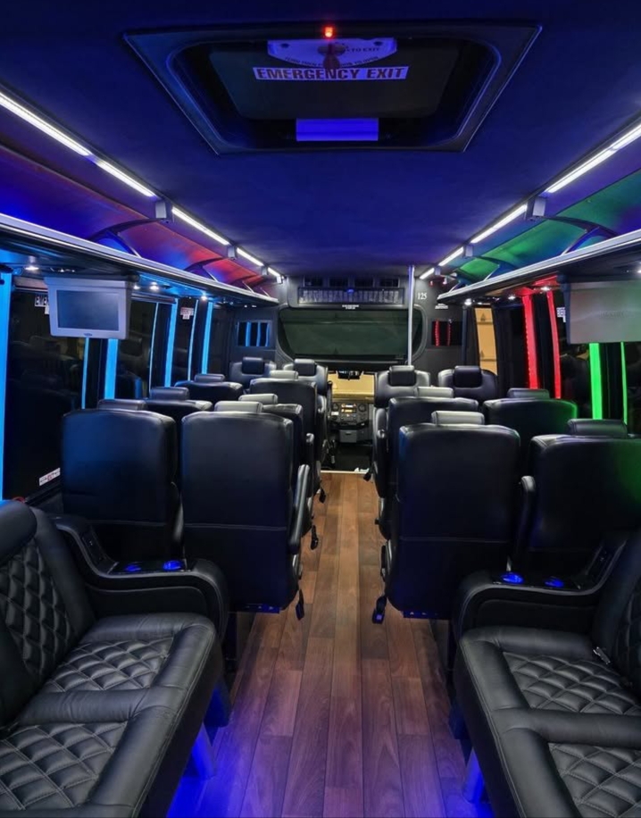 2015 Ford F-550 Limo Bus