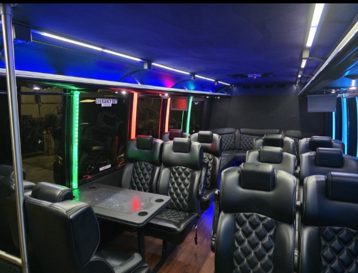 2015 Ford F-550 Limo Bus