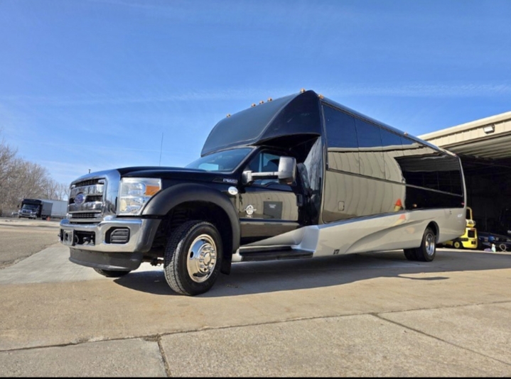 2015 Ford F-550 Limo Bus