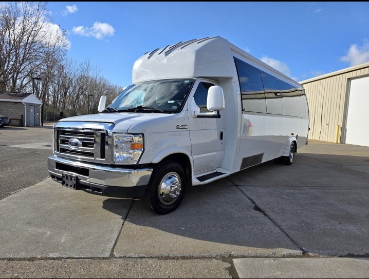2017 Ford E-450 Limo Bus