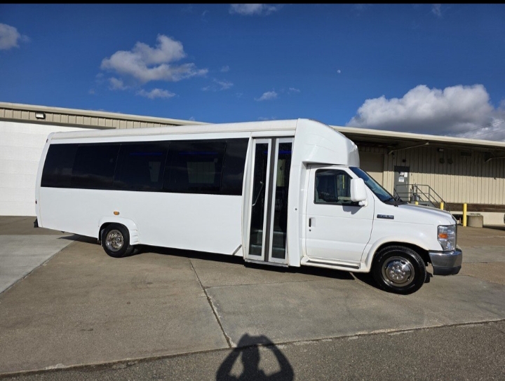 2017 Ford E-450 Limo Bus