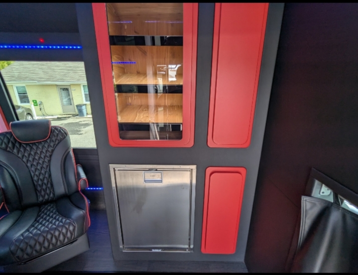 2015 Ford F-550 Limo Bus