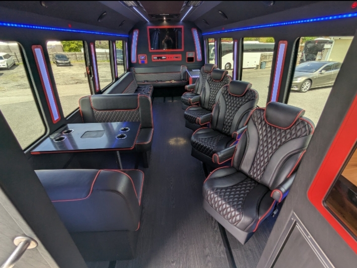 2015 Ford F-550 Limo Bus