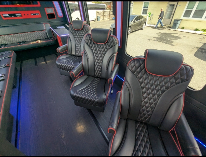 2015 Ford F-550 Limo Bus