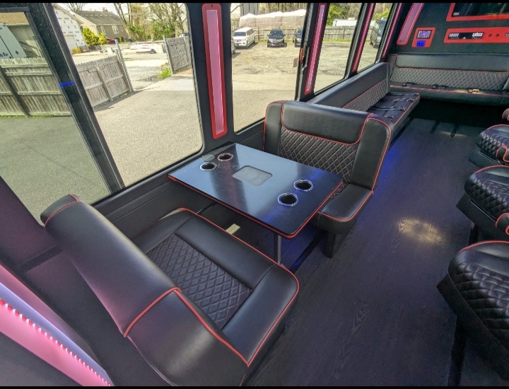 2015 Ford F-550 Limo Bus