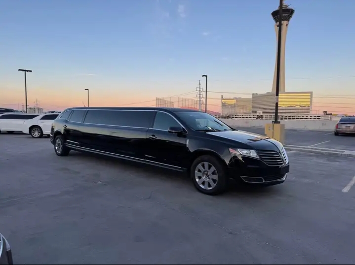 2018 Lincoln MKT Limousine